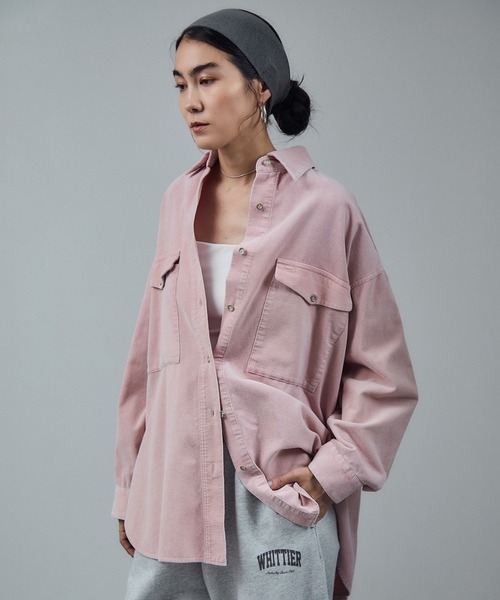 SALON adam et rope'（サロン アダム エ ロペ）の「フェードコーデュロイオーバーシャツ / セットアップ対応（シャツ/ブラウス・レディース・ピンク/ブラウン/チャコールグレー・FREE）」の3枚目の写真
