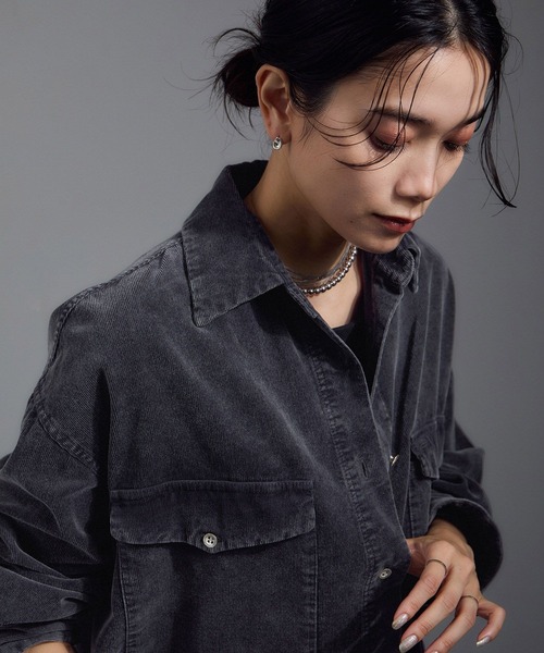 SALON adam et rope'（サロン アダム エ ロペ）の「フェードコーデュロイオーバーシャツ / セットアップ対応（シャツ/ブラウス・レディース・ピンク/ブラウン/チャコールグレー・FREE）」の10枚目の写真
