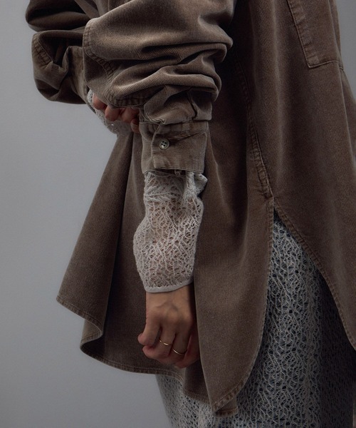 SALON adam et rope'（サロン アダム エ ロペ）の「フェードコーデュロイオーバーシャツ / セットアップ対応（シャツ/ブラウス・レディース・ピンク/ブラウン/チャコールグレー・FREE）」の13枚目の写真