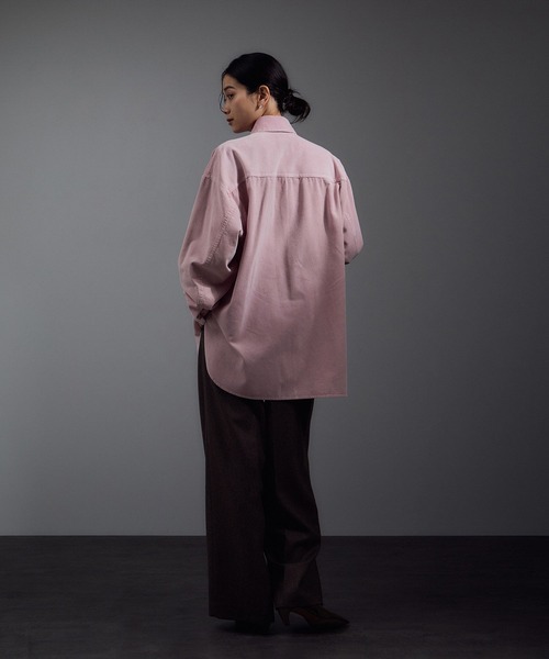 SALON adam et rope'（サロン アダム エ ロペ）の「フェードコーデュロイオーバーシャツ / セットアップ対応（シャツ/ブラウス・レディース・ピンク/ブラウン/チャコールグレー・FREE）」の14枚目の写真