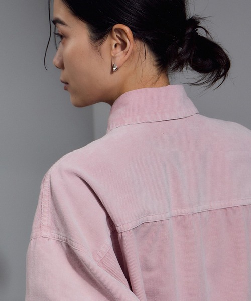 SALON adam et rope'（サロン アダム エ ロペ）の「フェードコーデュロイオーバーシャツ / セットアップ対応（シャツ/ブラウス・レディース・ピンク/ブラウン/チャコールグレー・FREE）」の16枚目の写真