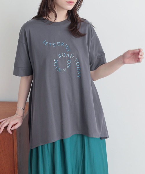 n'OrLABEL(ノアールレーベル)の「箔ロゴプリントフレアカットソー(Tシャツ/カットソー・レディース・オフホワイト/チャコール/ベージュ・2/1)」の2枚目の写真
