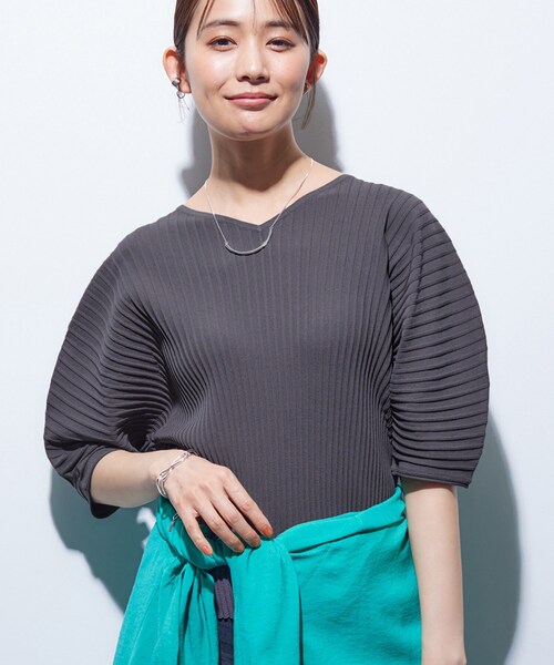 INDIVI（インディヴィ）の「【二の腕カバー／スタイルアップ】ドライタッチストレッチニット（Tシャツ/カットソー・レディース・ブラック/チャコールグレー/ホワイト/イエロー・05/13/15 /38）」の9枚目の写真