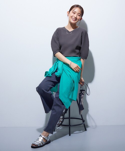 INDIVI（インディヴィ）の「【二の腕カバー／スタイルアップ】ドライタッチストレッチニット（Tシャツ/カットソー・レディース・ブラック/チャコールグレー/ホワイト/イエロー・05/13/15 /38）」の11枚目の写真