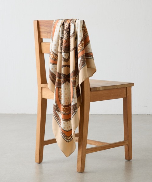 COLONY 2139(コロニートゥーワンスリーナイン)の「サークル大判スカーフ 90×90(バンダナ/スカーフ・レディース・レッド/ベージュ/ネイビー・FREE)」の9枚目の写真