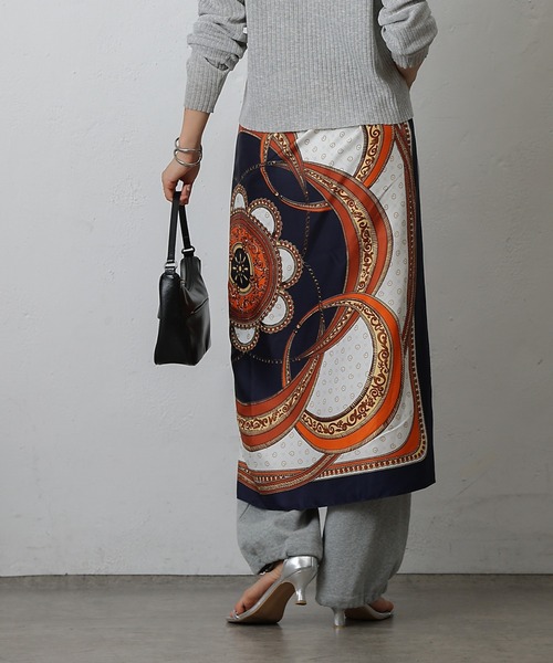 COLONY 2139(コロニートゥーワンスリーナイン)の「サークル大判スカーフ 90×90(バンダナ/スカーフ・レディース・レッド/ベージュ/ネイビー・FREE)」の19枚目の写真