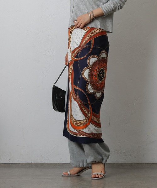 COLONY 2139(コロニートゥーワンスリーナイン)の「サークル大判スカーフ 90×90(バンダナ/スカーフ・レディース・レッド/ベージュ/ネイビー・FREE)」の18枚目の写真