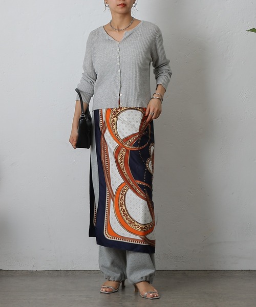 COLONY 2139(コロニートゥーワンスリーナイン)の「サークル大判スカーフ 90×90(バンダナ/スカーフ・レディース・レッド/ベージュ/ネイビー・FREE)」の21枚目の写真