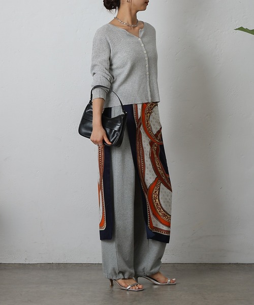 COLONY 2139(コロニートゥーワンスリーナイン)の「サークル大判スカーフ 90×90(バンダナ/スカーフ・レディース・レッド/ベージュ/ネイビー・FREE)」の22枚目の写真