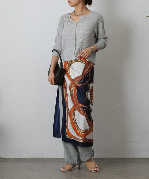 COLONY 2139(コロニートゥーワンスリーナイン)の「サークル大判スカーフ 90×90(バンダナ/スカーフ・レディース・レッド/ベージュ/ネイビー・FREE)」の12枚目の写真