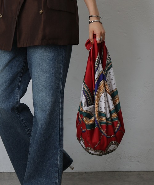 COLONY 2139(コロニートゥーワンスリーナイン)の「サークル大判スカーフ 90×90(バンダナ/スカーフ・レディース・レッド/ベージュ/ネイビー・FREE)」の15枚目の写真