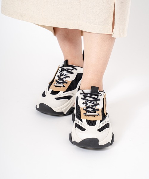 STEVE MADDEN(スティーブマデン)の「【STEVE MADDEN/スティーブマデン】ボリュームソール スニーカー POSSESSION(スニーカー・レディース・ホワイト/ブラック/ブラック×ホワイト/グレー/ホワイト×ホワイト・7.5/7/6.5/8.5/8)」の4枚目の写真