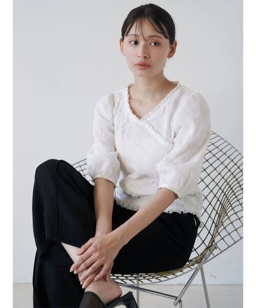 TONAL(トーナル)の「スモッキングJQアシメブラウス(シャツ/ブラウス・レディース・ブラック/ベビーピンク/オフホワイト・MEDIUM)」の7枚目の写真