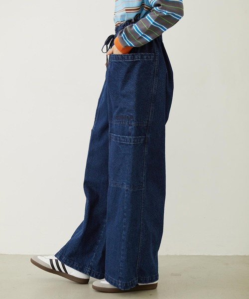 MILKFED.(ミルクフェド)の「BIG POCKET PANTS(デニムパンツ・レディース・ライトブルー/ライトインディゴブルー・S/M)」の22枚目の写真