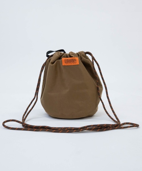 JOHN'S CLOSET（ジョンズクローゼット）の「【lg】〔UNIVERSALOVERALL〕カラーザイル ナイロン巾着バッグ（ショルダーバッグ・メンズ・ベージュ系/オレンジ/ネイビー/ベージュ/グレイッシュブルー/チャコールグレー/ブラック・FREE）」の5枚目の写真