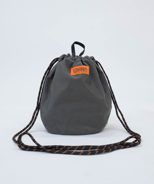 JOHN'S CLOSET（ジョンズクローゼット）の「【lg】〔UNIVERSALOVERALL〕カラーザイル ナイロン巾着バッグ（ショルダーバッグ・メンズ・ベージュ系/オレンジ/ネイビー/ベージュ/グレイッシュブルー/チャコールグレー/ブラック・FREE）」の4枚目の写真