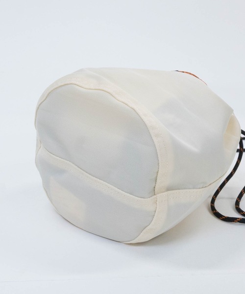 JOHN'S CLOSET（ジョンズクローゼット）の「【lg】〔UNIVERSALOVERALL〕カラーザイル ナイロン巾着バッグ（ショルダーバッグ・メンズ・ベージュ系/オレンジ/ネイビー/ベージュ/グレイッシュブルー/チャコールグレー/ブラック・FREE）」の10枚目の写真