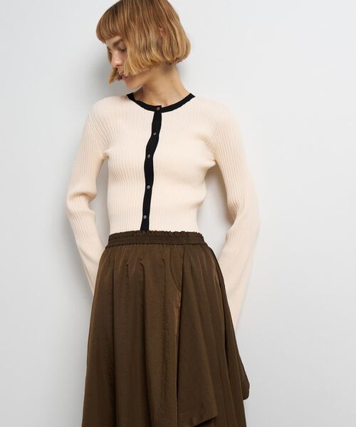 LANVIN en Bleu(ランバンオンブルー)の「バイカラーリブショートカーディガン(ニット/セーター・レディース・ブラック/レッド/ベージュ・38)」の14枚目の写真