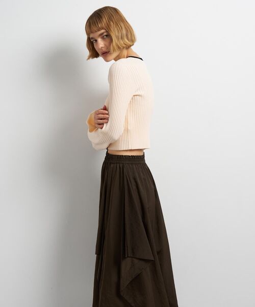 LANVIN en Bleu(ランバンオンブルー)の「バイカラーリブショートカーディガン(ニット/セーター・レディース・ブラック/レッド/ベージュ・38)」の15枚目の写真