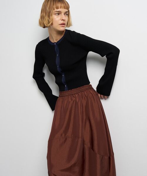 LANVIN en Bleu(ランバンオンブルー)の「バイカラーリブショートカーディガン(ニット/セーター・レディース・ブラック/レッド/ベージュ・38)」の21枚目の写真