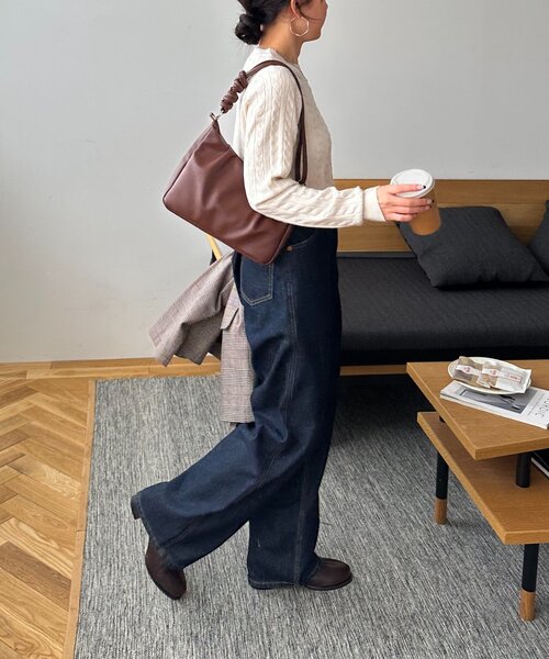 DISCOAT（ディスコート）の「タック使い2WAYアシメショルダーバッグ（ショルダーバッグ・レディース・ブラック/ベージュ/ブラウン・FREE）」の12枚目の写真