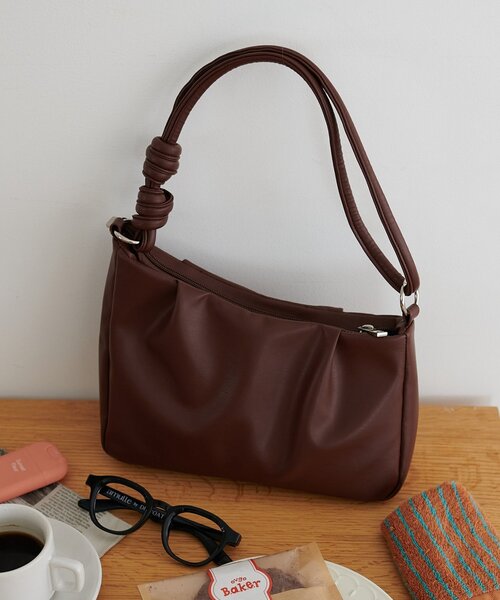 DISCOAT（ディスコート）の「タック使い2WAYアシメショルダーバッグ（ショルダーバッグ・レディース・ブラック/ベージュ/ブラウン・FREE）」の13枚目の写真