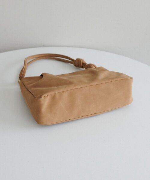 DISCOAT（ディスコート）の「タック使い2WAYアシメショルダーバッグ（ショルダーバッグ・レディース・ブラック/ベージュ/ブラウン・FREE）」の9枚目の写真