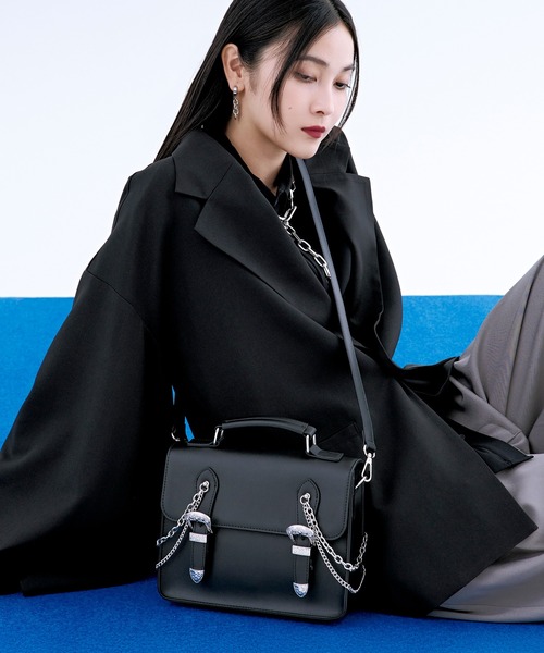 Ellno Loset（エルノロゼット）の「Wチェーンバックルスクエアショルダーバック（ショルダーバッグ・メンズ・ブラック・FREE）」の4枚目の写真