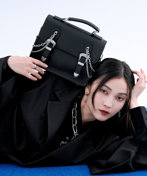 Ellno Loset（エルノロゼット）の「Wチェーンバックルスクエアショルダーバック（ショルダーバッグ・メンズ・ブラック・FREE）」の3枚目の写真