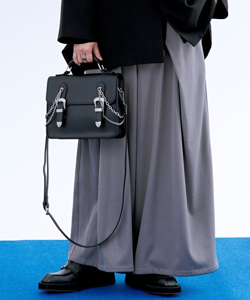 Ellno Loset（エルノロゼット）の「Wチェーンバックルスクエアショルダーバック（ショルダーバッグ・メンズ・ブラック・FREE）」の8枚目の写真