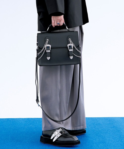 Ellno Loset（エルノロゼット）の「Wチェーンバックルスクエアショルダーバック（ショルダーバッグ・メンズ・ブラック・FREE）」の9枚目の写真