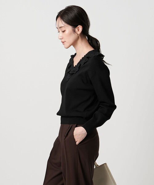 UNITED ARROWS(ユナイテッドアローズ)の「スカラップ レース フリル ニット‐ウォッシャブル‐(ニット/セーター・レディース・ネイビー/ベージュ/ブラック・FREE)」の8枚目の写真