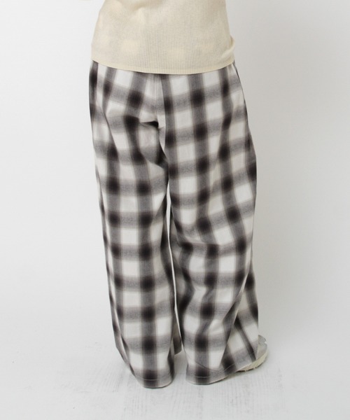 RNA-N（アールエヌエーエヌ）の「R4386 オンブレーチェックバギーパンツ（その他パンツ・レディース・ブラック/オフホワイト/ブラウン・FREE）」の6枚目の写真