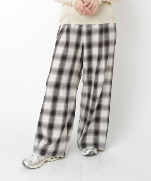 RNA-N（アールエヌエーエヌ）の「R4386 オンブレーチェックバギーパンツ（その他パンツ・レディース・ブラック/オフホワイト/ブラウン・FREE）」の4枚目の写真