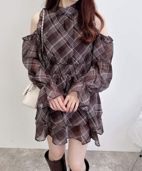 INGNI(イング)の「2Wayリボン肩あきワンピース(ワンピース・レディース・ブラック系/ブラウン系その他2/ブラック・M)」の3枚目の写真