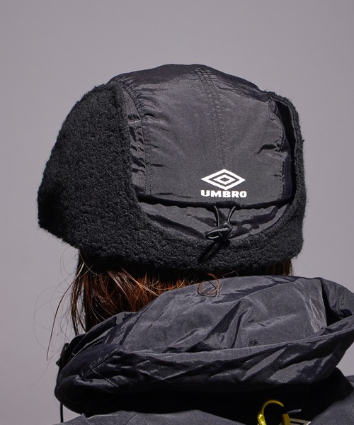 WHITE MOUNTAINEERING(ホワイトマウンテニアリング)の「White Mountaineering/ホワイトマウンテニアリング×UMBRO/アンブロ ボア フライトキャップ(キャップ・メンズ・ブラック・FREE)」の5枚目の写真