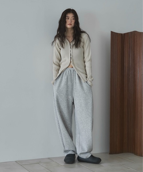 feepur（フェピュール）の「【ハンドウォッシャブル】リブニットVカーディガン（カーディガン/ボレロ・レディース・アイボリー/ブラック/グレー/チャコールグレー/ブラウン・MEDIUM）」の6枚目の写真