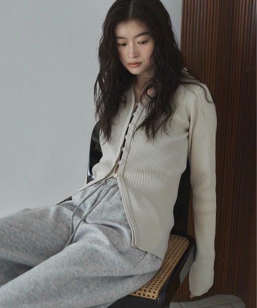 feepur（フェピュール）の「【ハンドウォッシャブル】リブニットVカーディガン（カーディガン/ボレロ・レディース・アイボリー/ブラック/グレー/チャコールグレー/ブラウン・MEDIUM）」の12枚目の写真