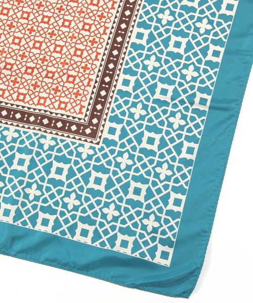 studio CLIP(スタディオクリップ)の「幾何学模様大判スカーフ(バンダナ/スカーフ・レディース・ブラウン/オレンジ・FREE)」の4枚目の写真