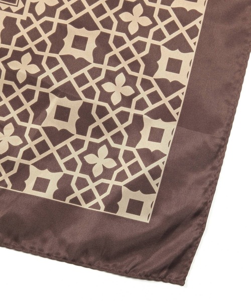 studio CLIP(スタディオクリップ)の「幾何学模様大判スカーフ(バンダナ/スカーフ・レディース・ブラウン/オレンジ・FREE)」の6枚目の写真