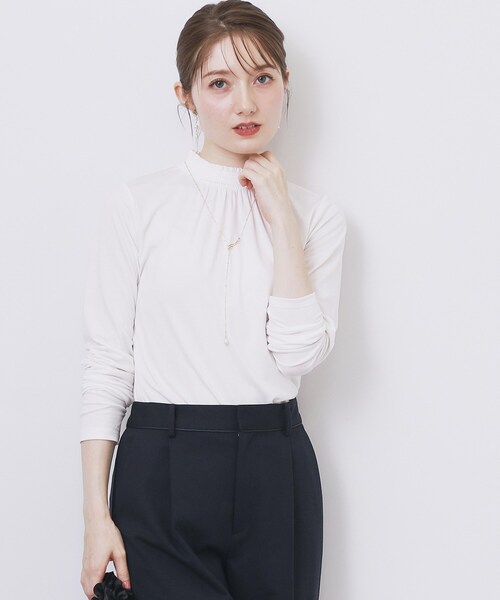 index(インデックス)の「シャーリングデザイントップス【洗濯機OK/吸湿発熱】(Tシャツ/カットソー・レディース・ブラック/サックスブルー/オフホワイト/チャコールグレー・36/38/40/42)」の2枚目の写真