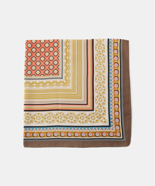 B.C STOCK(ベーセーストック)の「【WEB+一部店舗限定】スカーフ(ストール/ショール・レディース・ブラック/ブラック系その他/ブラウン/キャメル/カーキ/ネイビー/オレンジ/イエロー・FREE)」の5枚目の写真