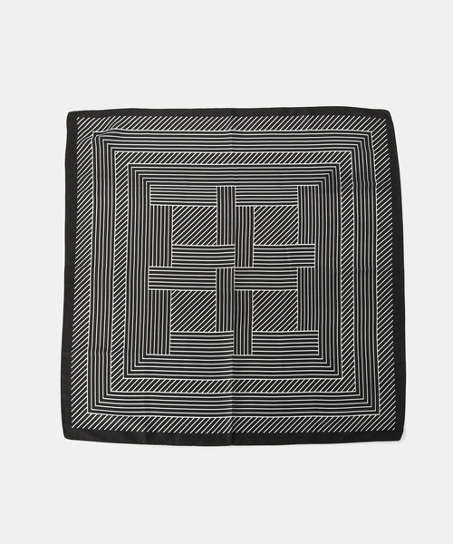 B.C STOCK(ベーセーストック)の「【WEB+一部店舗限定】スカーフ(ストール/ショール・レディース・ブラック/ブラック系その他/ブラウン/キャメル/カーキ/ネイビー/オレンジ/イエロー・FREE)」の10枚目の写真