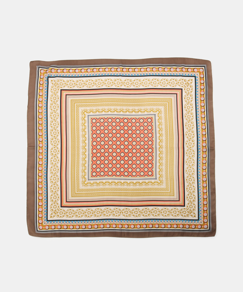 B.C STOCK(ベーセーストック)の「【WEB+一部店舗限定】スカーフ(ストール/ショール・レディース・ブラック/ブラック系その他/ブラウン/キャメル/カーキ/ネイビー/オレンジ/イエロー・FREE)」の11枚目の写真