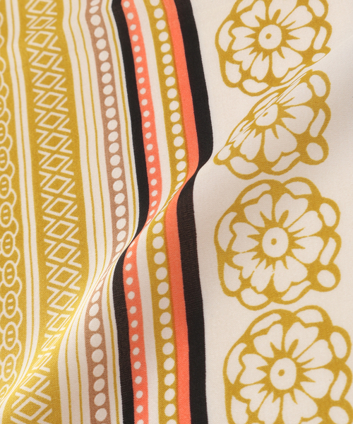 B.C STOCK(ベーセーストック)の「【WEB+一部店舗限定】スカーフ(ストール/ショール・レディース・ブラック/ブラック系その他/ブラウン/キャメル/カーキ/ネイビー/オレンジ/イエロー・FREE)」の20枚目の写真