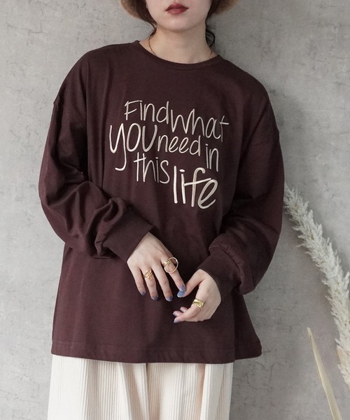 Emma（SELECT LEVERY）（エマ セレクトリベリー）の「手書き風ロゴ刺繍 BIGTシャツ（Tシャツ/カットソー・レディース・ブラック/オフホワイト/チャコール/ブラウン・FREE）」の4枚目の写真