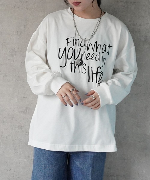 Emma（SELECT LEVERY）（エマ セレクトリベリー）の「手書き風ロゴ刺繍 BIGTシャツ（Tシャツ/カットソー・レディース・ブラック/オフホワイト/チャコール/ブラウン・FREE）」の2枚目の写真