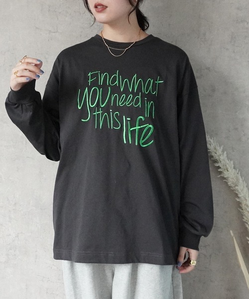 Emma（SELECT LEVERY）（エマ セレクトリベリー）の「手書き風ロゴ刺繍 BIGTシャツ（Tシャツ/カットソー・レディース・ブラック/オフホワイト/チャコール/ブラウン・FREE）」の9枚目の写真