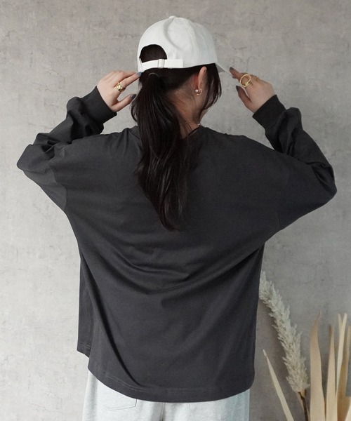 Emma（SELECT LEVERY）（エマ セレクトリベリー）の「手書き風ロゴ刺繍 BIGTシャツ（Tシャツ/カットソー・レディース・ブラック/オフホワイト/チャコール/ブラウン・FREE）」の12枚目の写真