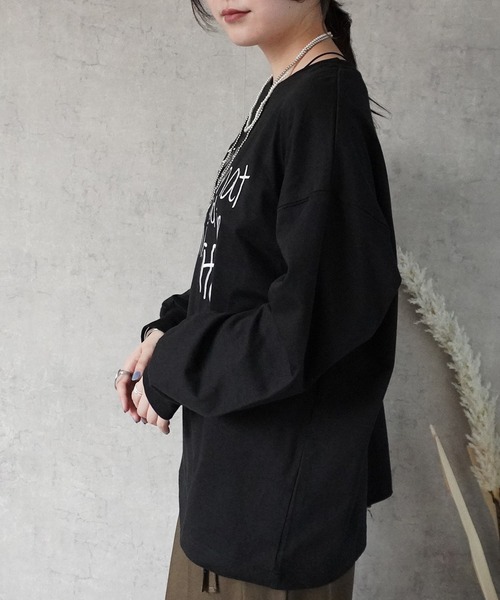 Emma（SELECT LEVERY）（エマ セレクトリベリー）の「手書き風ロゴ刺繍 BIGTシャツ（Tシャツ/カットソー・レディース・ブラック/オフホワイト/チャコール/ブラウン・FREE）」の20枚目の写真